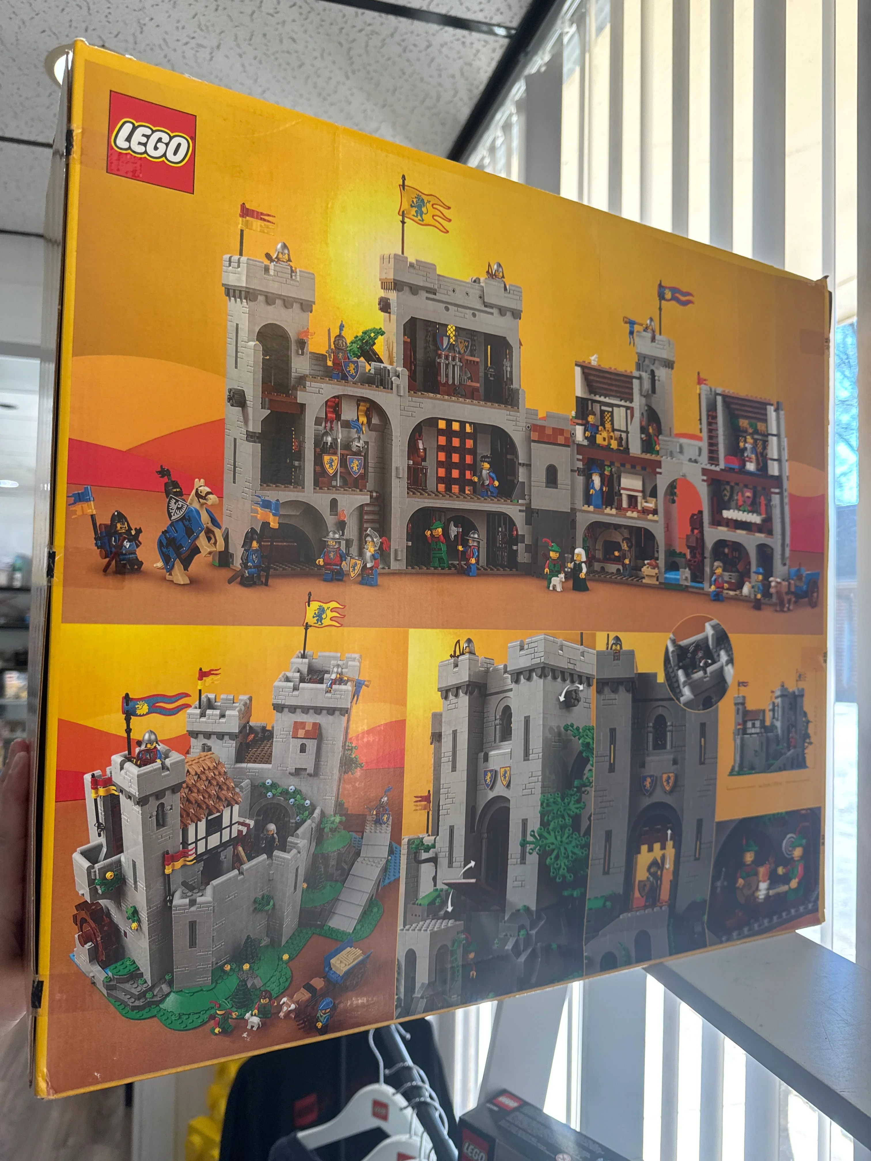 10305 Lion Knights' Castle ( damaged box ) - Image 4